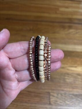 Spiral beaded bracelet black rose gold cream